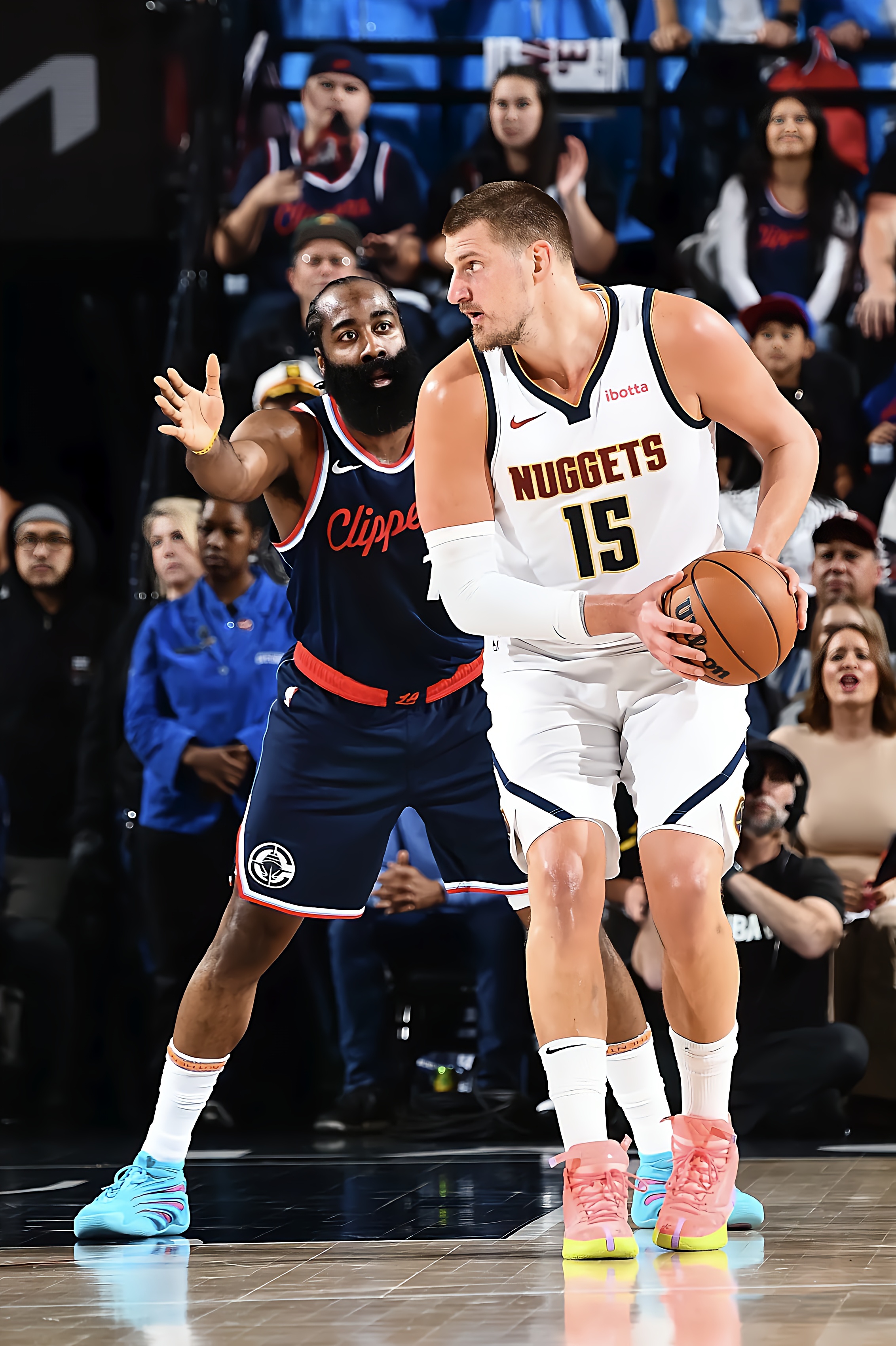 今晚NBA季后赛焦点战，夏洛特黄蜂防线松动，媒体盛赞，心理建设被强调